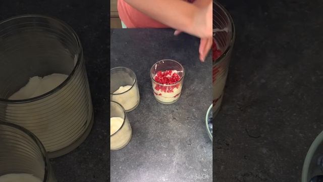 НОВОГОДНИЙ ДЕСЕРТ ЗА 5 минут! БЕЗ ВЫПЕЧКИ! БЕЗ МУКИ И ЖЕЛАТИНА смотреть онлайн