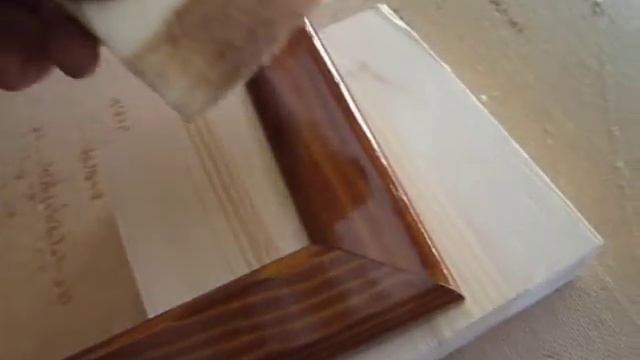 Гобелен в простую рамку из дерева. смотреть онлайн