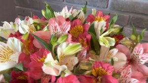 Композиция из альстромерии «Тайна»