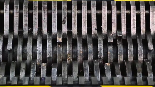 Промышленный мини шредер измельчает предметы