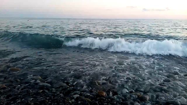МОРЕ АДЛЕРА ИЮЛЬ ВЕЧЕРОМ  ВОЗЛЕ ОТЕЛЯ  " МОРСКОЙ БЕРЕГ"! 18 ИЮЛЯ 2023