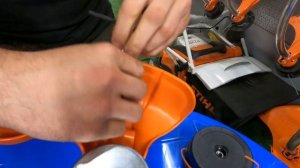 Смена режущей гарнитуры на триммере STIHL FS 55.