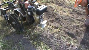 Видеообзор картофелекопалки вибрационной к мотоблоку
