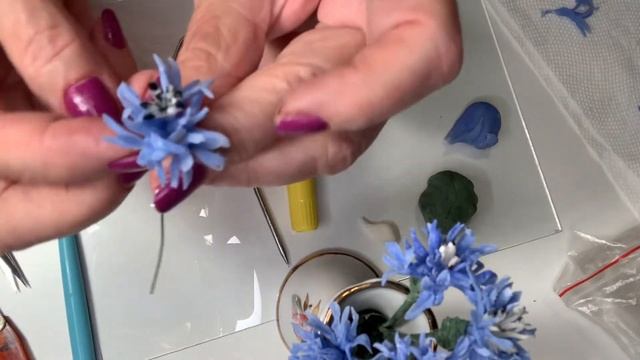Василёк полевой из холодного фарфора или полимерной глины .The blue cornflower for cold porcelain ?