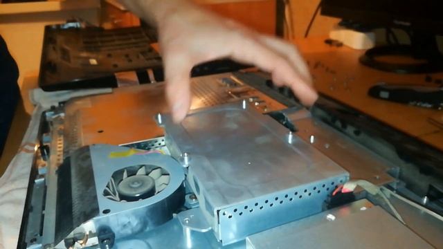 Вскрытие и апгрейд моноблока ASUS ET2220 смотреть онлайн