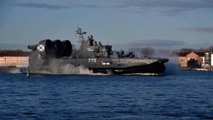 Малый десантный корабль на воздушной подушке (МДКВП)  «Евгений Кочешков» заходит в порт Балтийска