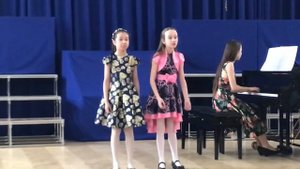 Аида Абдуллаева и Марина Омельянчук «Плывет листочек по воде» , 4 класс ДШИ им . С.П. Дягилева