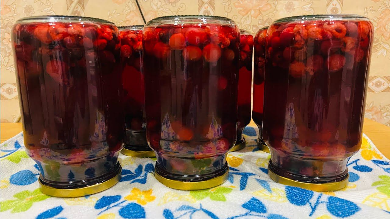 КОНСЕРВАЦИЯ. Компот из крыжовника, смородины, малины. В литровых банках.