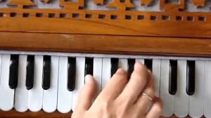 Harmonium lesson Hare Krishna Maha Mantra 26 (Gopala Hari prabhu)