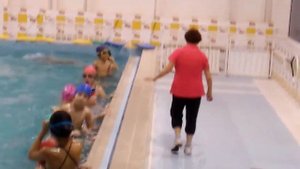 Занятие по плаванию в бассейне Ватан. Начинающая группа