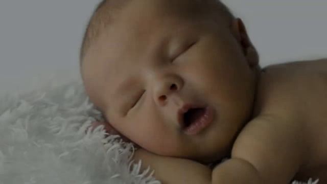 Бедная маленькая девочка которая оказалась ненужной не отцу не матери. Ужасная история смотреть онлайн