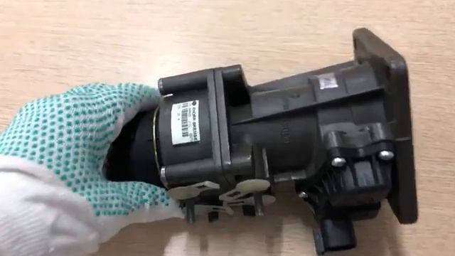 Кран тормозной главный Скания 4 серия K044696N50 KNORR