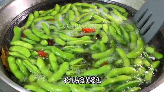 為什麼宵夜攤上的水煮毛豆這麼好吃？教你一招，爽脆入味還不發黃，Boiled edamame recipe，#水煮毛豆料理，#水煮毛豆食譜，#家常菜，#美食，#下飯菜，#水煮毛豆的做法，#food
