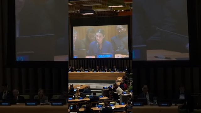 Сегодняшнее выступление медитирующей Анастасии Шахиджановой в ООН по теме ядерного разоружения смотреть онлайн