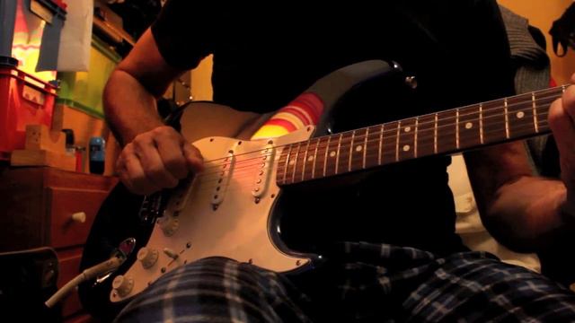 FENDER STANDARD STRAT - ROSEWOOD VS MAPLE FINGERBOARDS смотреть онлайн