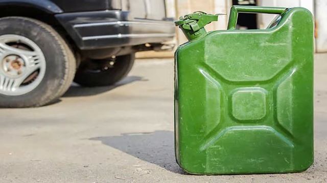 Як довго зберігається бензин в каністрі? / Как долго сохраняется бензин в канистре? смотреть онлайн