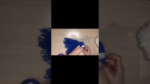 Чудесный гномик из ниток