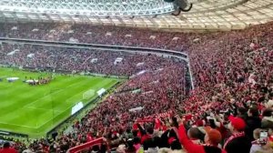 певица Максим с трибуны Лужников