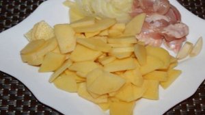Жареный картофель с чесноком и курицей