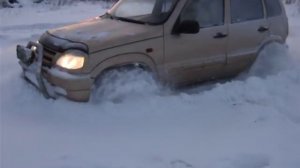 Шнива на цепях в снегу