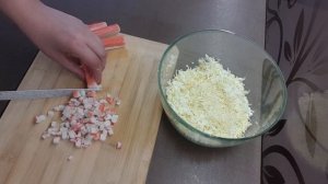 Рулетики из тортильи с крабовыми палочками