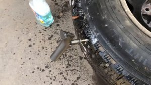 Ремонт бескамерной шины с помощью сырой резины своими руками