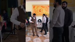 поёт золотой мэкэщи ?? ?