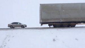 На трассе Атырау-Уральск столкнулись грузовик и автобус: три пассажира погибли, 20 ранены