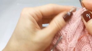 Вязаная зимняя шапка спицами  для девочки с отворотом и красивым узором