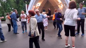 ДЕВОЧКА В ПЛАТЬЕ ИЗ СИТЦА! СЧАСТЛИВЫЕ МОМЕНТЫ ИЗ ПАРКА ГОРЬКОГО ХАРЬКОВ 2021