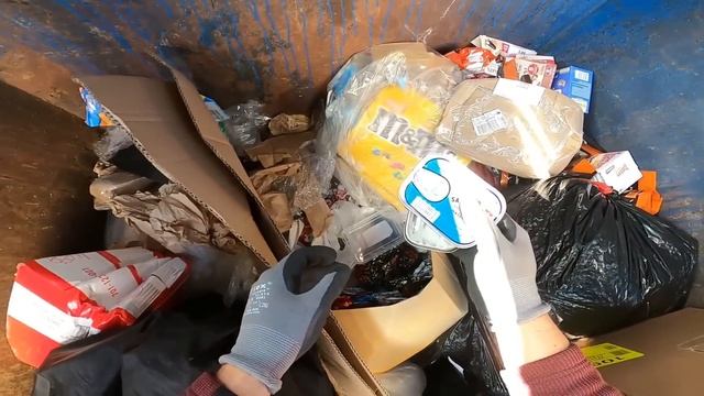 Dumpster Diving Tons of Food to Donate! S2E5 смотреть онлайн