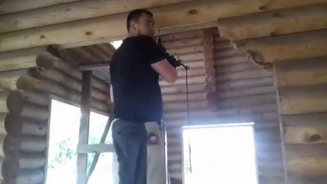 Электромонтаж в деревянном доме!!! Сверление длинного отверстия в брусе!!! смотреть онлайн