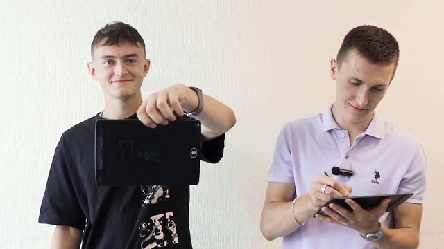 Игроки ХК «Сибсельмаш» проходят тест на дружбу смотреть онлайн