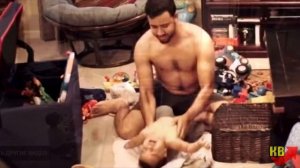 Жена установила в доме камеру, чтобы посмотреть чем занимается муж пока её нет.