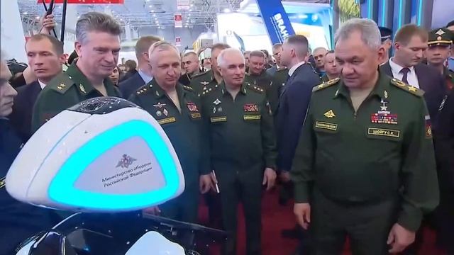 Робот Алёша — интеллектуальный помощник гида по форуму (2023)