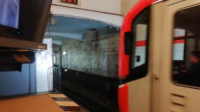 Отправление поезда метро "Балтиец". В депо Тч-1 "Автово". Со станции метро Автово. смотреть онлайн