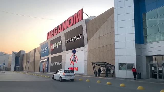Крым. Парковка ТРЦ Меганом в Симферополе во время карантина смотреть онлайн
