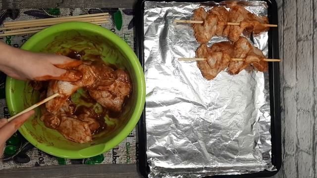 Куриные крылышки на шпажке!  Просто добавляю проверенный маринад и в духовку! (720p).mp4