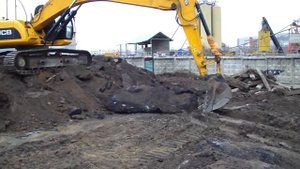 Совместная работа экскаватора JCB 330 и бульдозера Komatsu D65