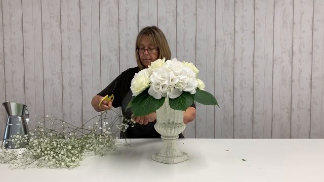 How to: White Hydrangea and Rose Urn Arrangement without foam - Wholesale Flowers and Academy смотреть онлайн