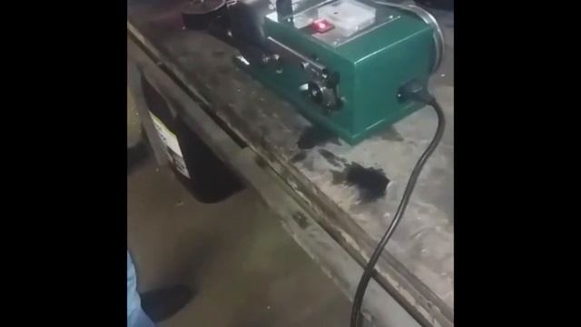 Много масел. Тесты грузовых масел на прочность плёнки. Нецензура! смотреть онлайн