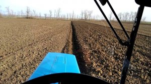 Мтз-82 турбо едет сам по полю.