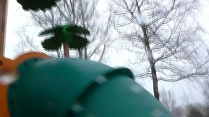 Очень КЛАССНАЯ детская площадка для детей ЖАЛЬ что был ДОЖДЬ но мы её показали Детский ВЛОГ #Алиса