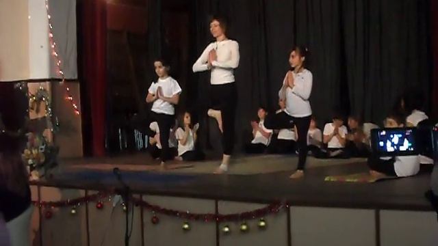 Демонстрация на йога клуб „Лотос"-гр. Плевен смотреть онлайн