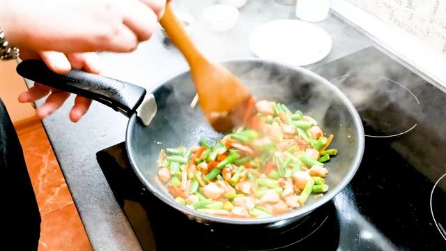 Супер вкусно и быстро! ФУНЧОЗА с КУРИЦЕЙ и ОВОЩАМИ в ВОКЕ! | Андрей Билида