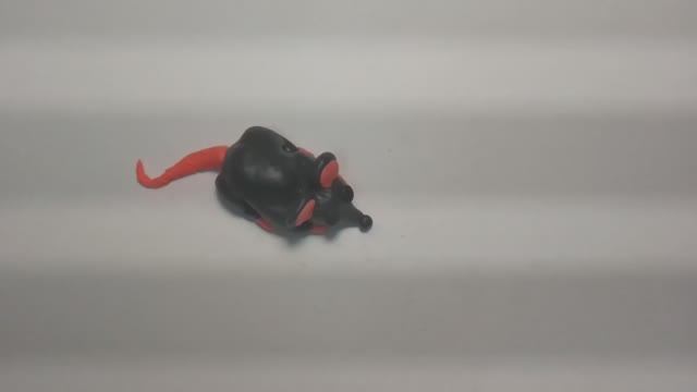 лепка маленькая серая мышка из пластилина. коллекция лепки