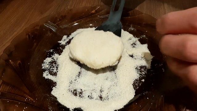 Сырнтки / Простой и вкусный рецепт с манкой / Нежные сырники с хрустящей корочкой.