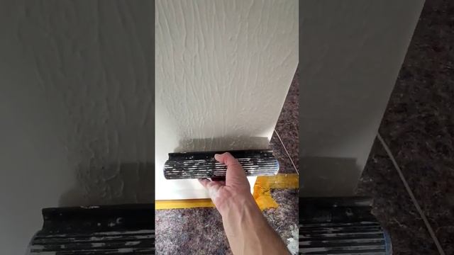 Шпаклёвка с помощью валика. #откосы #шпаклёвка #шпаклевкастен смотреть онлайн