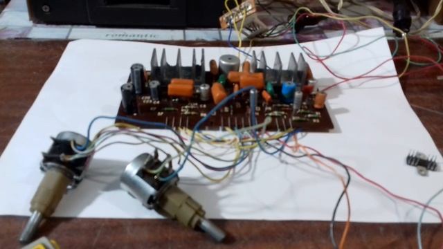 Ремонт усилителя от магнитофонов Маяк 233 и Маяк 232. Не работает один канал. смотреть онлайн