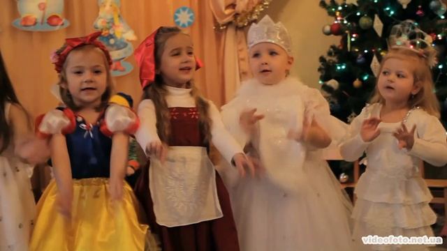Новорічні пісні,діти співають новорічну пісню,дитячі пісні про новий рік,виступають діти,ДНЗ